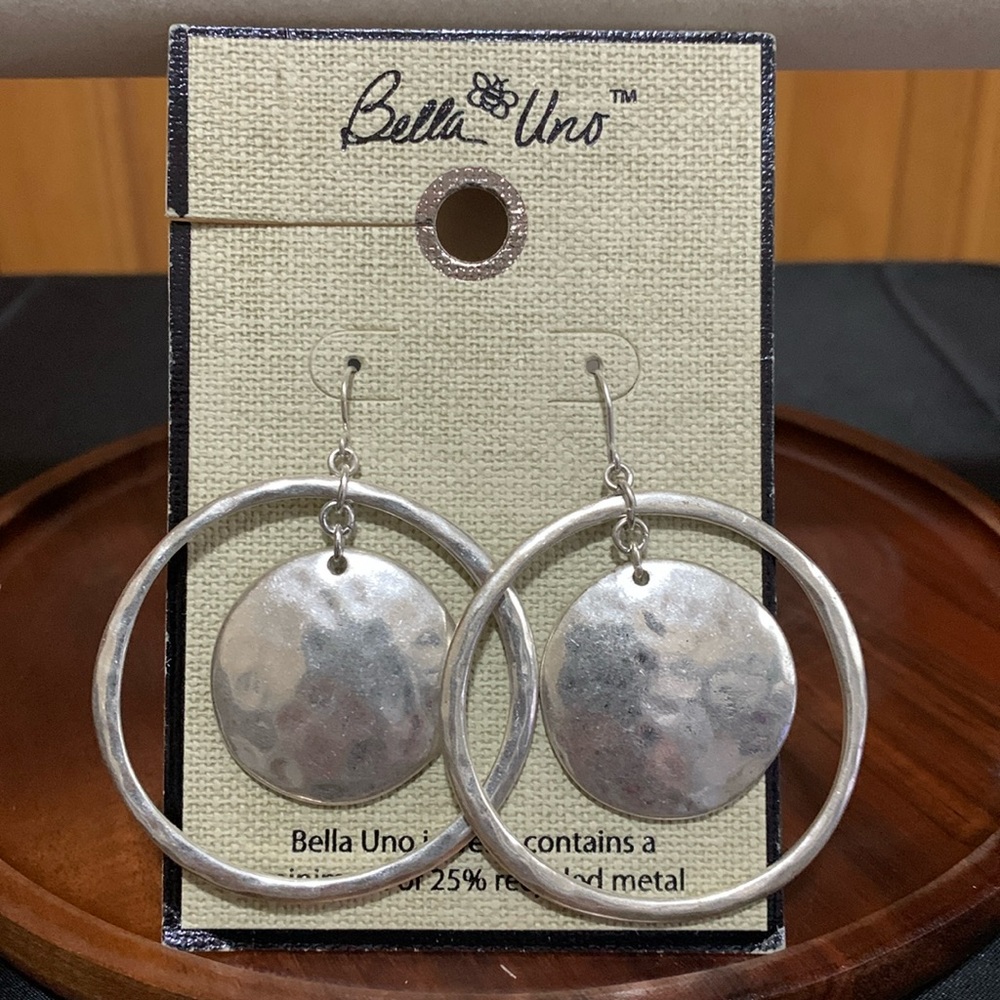 NWT Bella Uno silver tone earrings